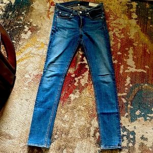 Previously owned women rag and bone denim jeans size 29 “Augusta”